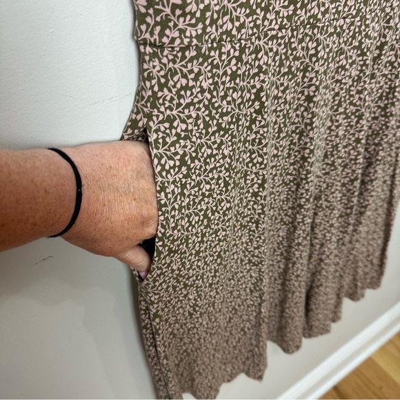 Boden Flutter Sleeve Dress Olive Green and Light Pink Floral Vine Pattern - Picture 3 of 7